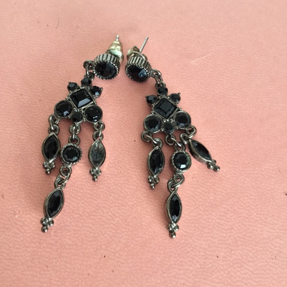 Gorgeous pair of black 90’s vintage earrings - Picture 1 of 4